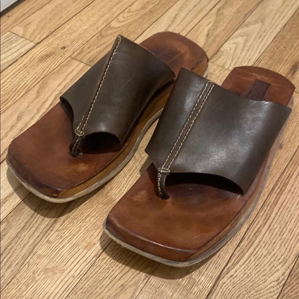 Brown Leather Thong Sandals with Contoured Footbed - Picture 1 of 7